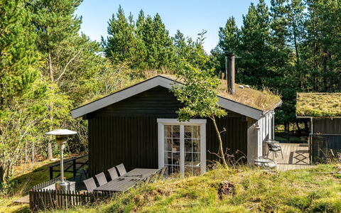 Eimi - 1.5Km from the Sea: Toit, Domicile, Porte, Chalet, Ombre, Siding, Cour, Biens, Arrière-Cour