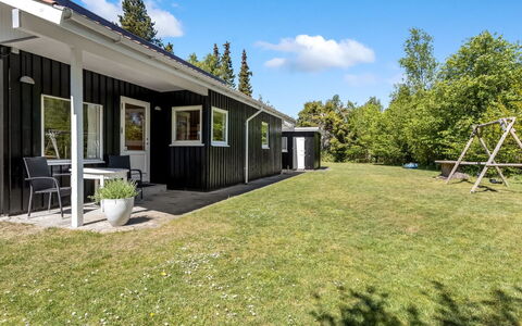 Rustam - 600M from the Sea: Bois, Chalet, Dur, Planche, Tache De Bois, Batiments Jardin, Conception, Cour, Cabane En Rondins, Arrière-Cour