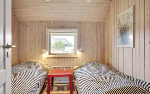 Annli - 1.5Km from the Sea: Mur, Chambre, Bois, Lit, Sol, Design Intérieur, Plafond, Sol, Drap De Lit, Literie