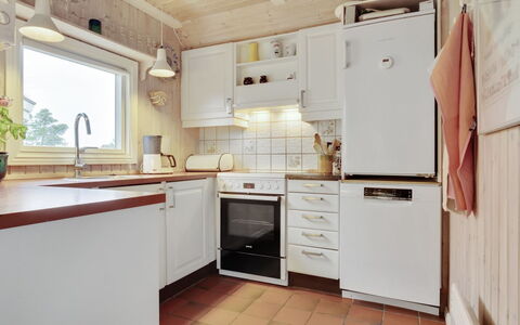 Annli - 1.5Km from the Sea: Cuisine, Appareil De Cuisine, Comptoir, Sol, Principaux Appliance, Design Intérieur, Cabinetry, Bois, Électroménager, Sol