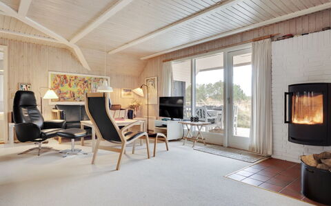 Annli - 1.5Km from the Sea: Design Intérieur, Meubles, Sol, Bois, Plafond, Sol, Salon, Pièce, Chaise, Domicile
