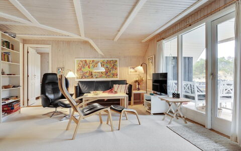 Annli - 1.5Km from the Sea: Bois, Design Intérieur, Meubles, Plafond, Sol, Sol, Parquet, Chaise, Domicile, Salon