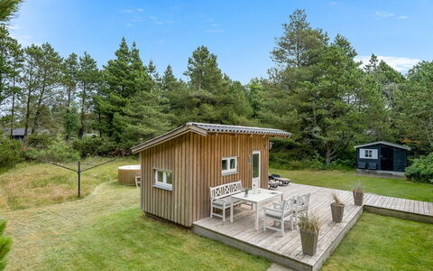 Thekla - 3Km from the Sea: Arbuste, Design Urbain, Couverture De Sol, Brique, Appartement, Biens, Brickwork, Balcon, Aménagement Paysager
