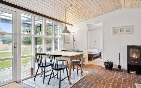Thekla - 3Km from the Sea: Arbuste, Design Urbain, Couverture De Sol, Brique, Appartement, Biens, Brickwork, Balcon, Aménagement Paysager