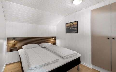 Sylvi - 1.7Km from the Sea: Bois, Plafond, Design Intérieur, Chambre, Sol, Lit, Sol, Drap De Lit, Cadre De Lit, Literie