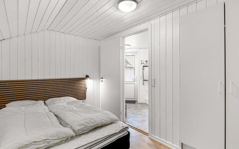 Sylvi - 1.7Km from the Sea: Bois, Plafond, Design Intérieur, Sol, Sol, Chambre, Lit, Pièce, Appartement, Parquet