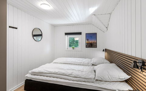 Sylvi - 1.7Km from the Sea: Bois, Plafond, Chambre, Design Intérieur, Sol, Lit, Sol, Literie, Cadre De Lit, Drap De Lit