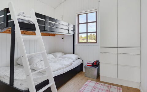 Ansberga - 1Km from the Sea: Lit Superposé, Bois, Sol, Chambre, Design Intérieur, Sol, Lit, Plafond, Dortoir, Appartement