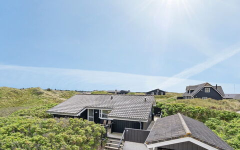 Fenneke - 50M from the Sea: Maison, Domicile, Porte, Toit, Chalet, Biens, Jardin, Ombre, Siding, Cour