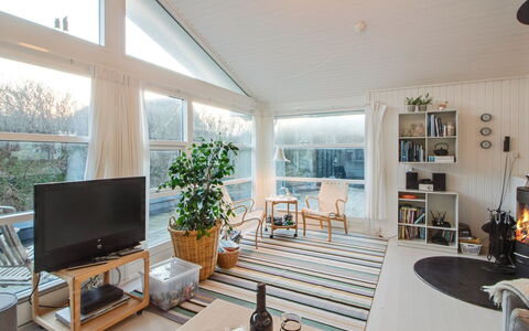 Fenneke - 50M from the Sea: Maison, Domicile, Porte, Toit, Chalet, Biens, Jardin, Ombre, Siding, Cour