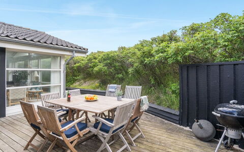 Fenneke - 50M from the Sea: Maison, Domicile, Porte, Toit, Chalet, Biens, Jardin, Ombre, Siding, Cour
