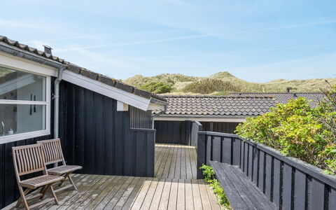 Fenneke - 50M from the Sea: Maison, Domicile, Porte, Toit, Chalet, Biens, Jardin, Ombre, Siding, Cour