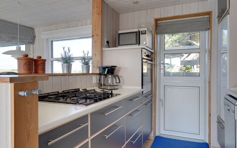 Athina - 200M from the Sea: Cuisine, Comptoir, Appareil De Cuisine, Cabinetry, Principaux Appliance, Sol, Bois, Design Intérieur, Evier, Plafond