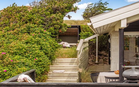 Athina - 200M from the Sea: Arbuste, Architecture, Domicile, Maison, Toit, Communauté Des Plantes, Jardin, Couverture De Sol, Chalet