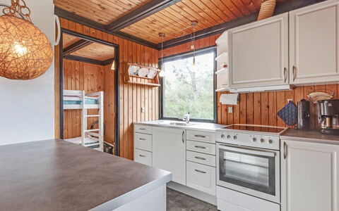 Maini - 600M from the Sea: Cuisine, Bois, Plafond, Design Intérieur, Comptoir, Appareil De Cuisine, Sol, Cabinetry, Meubles, Cuisinière