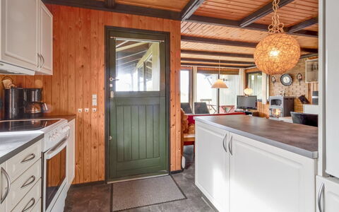 Maini - 600M from the Sea: Bois, Plafond, Design Intérieur, Sol, Sol, Meubles, Tache De Bois, Cuisine, Comptoir, Porte