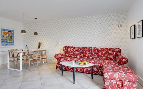 Aamunde - 100M from the Sea: Meubles, Design Intérieur, Sol, Mur, Sol, Plafond, Table, Pièce, Éclairage, Chaise