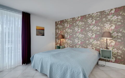 Aamunde - 100M from the Sea: Meubles, Design Intérieur, Chaise, Sol, Table, Recours, Sol, Plafond, Pièce, Eco Hôtel