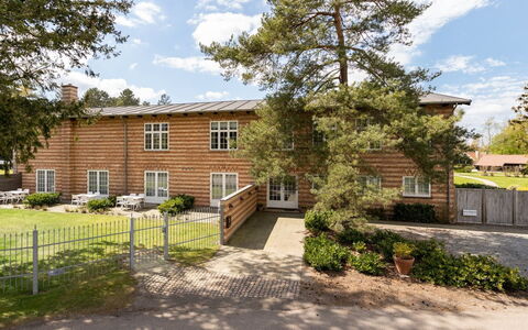 Lenke - 100M from the Sea: Bois, Toit, Domicile, Maison, Architecture, Siding, Lot Terre, Chalet, Cabanon, Batiments Jardin