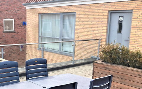 Tolva - 400M from the Sea: Toit, Maison, Domicile, Chalet, Siding, Biens, Allée, Batiments Jardin, Cour, Cabanon