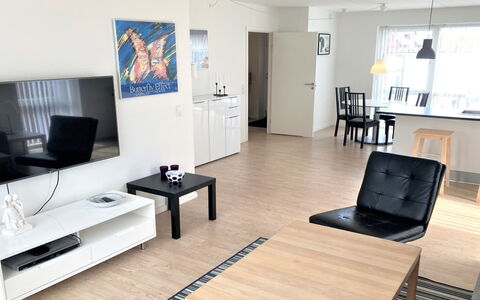 Tolva - 400M from the Sea: Toit, Maison, Domicile, Chalet, Siding, Biens, Allée, Batiments Jardin, Cour, Cabanon