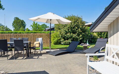 Kolja - 525M from the Sea: Mobilier De Jardin, Meubles, Ombre, Jardin, Chaise, Aménagement Paysager, Pelouse, Tableau De Plein Air, Patio, Cour