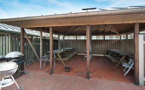 Rieterik - 50M from the Sea: Domicile, Chalet, Porche, Dur, Siding, Plate-Forme, Ombre, Planche, Biens, Batiments Jardin