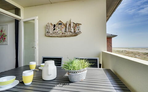 Rieterik - 50M from the Sea: Meubles, Design Intérieur, Sol, Chaise, Mobilier De Jardin, Dur, Tache De Bois, Plante D'Appartement, Pot De Fleur, Balcon