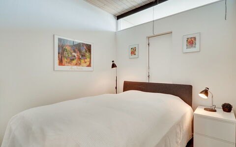 Rieterik - 50M from the Sea: Lit, Meubles, Chambre, Design Intérieur, Mur, Sol, Literie, Drap De Lit, Plafond, Sol