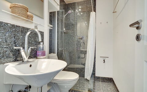 Rieterik - 50M from the Sea: Design Intérieur, Luminaire Plomberie, Salle De Bains, Sol, Lavabo, Sol, Évier, Plafond, Plomberie, Robinet