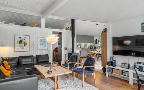 Linnea - 1Km from the Sea: Design Intérieur, Meubles, Canapé, Bois, Plafond, Sol, Salon, Sol, Domicile, Éclairage