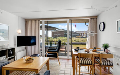 Jano - 100M from the Sea: Meubles, Design Intérieur, Appartement, Chaise, Canapé, Salon, Table Basse, Table Cuisine Et Salle A Manger, Tache De Bois
