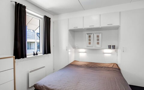Jano - 100M from the Sea: Meubles, Design Intérieur, Chambre, Lit, Drap De Lit, Pièce, Literie, Sol, Sol, Plafond