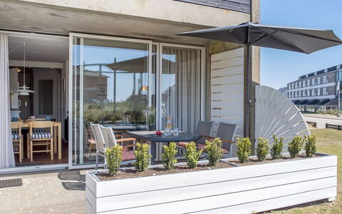 Jano - 100M from the Sea: Domicile, Meubles, Mobilier De Jardin, Composite, Plate-Forme, Chaise, Patio, Balcon, Ombre, Pot De Fleur