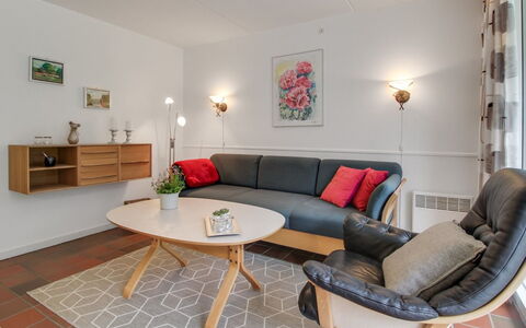 Halina - 100M from the Sea: Meubles, Design Intérieur, Sol, Mur, Sol, Canapé, Bois, Salon, Table, Pièce