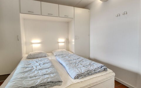 Halina - 100M from the Sea: Design Intérieur, Sol, Sol, Chambre, Lit, Meubles, Plafond, Pièce, Drap De Lit, Literie