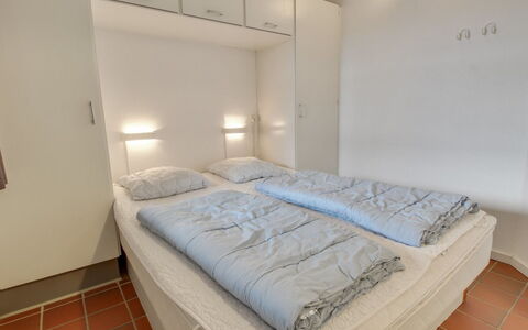 Halina - 100M from the Sea: Chambre, Sol, Lit, Design Intérieur, Sol, Meubles, Literie, Pièce, Plafond, Drap De Lit