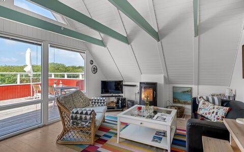 Piotr - 800M from the Sea: Architecture, Toit, Domicile, Composite, Daylighting, Siding, Allée
