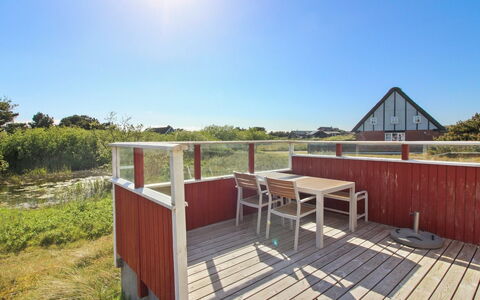 Piotr - 800M from the Sea: Architecture, Toit, Domicile, Composite, Daylighting, Siding, Allée