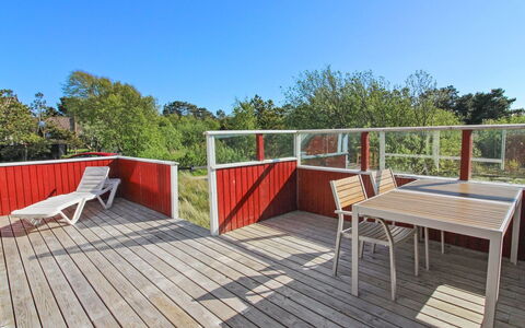 Piotr - 800M from the Sea: Architecture, Toit, Domicile, Composite, Daylighting, Siding, Allée