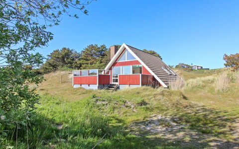 Piotr - 800M from the Sea: Architecture, Toit, Domicile, Composite, Daylighting, Siding, Allée