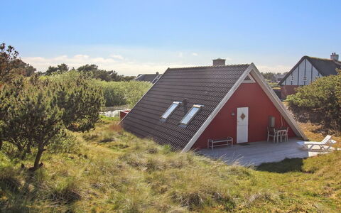Piotr - 800M from the Sea: Architecture, Toit, Domicile, Composite, Daylighting, Siding, Allée