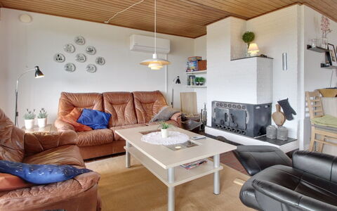 Sophine - 50M from the Sea: Meubles, Design Intérieur, Sol, Mur, Canapé, Plafond, Bois, Salon, Sol, Pièce