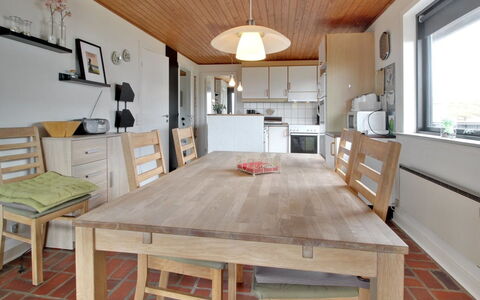Sophine - 50M from the Sea: Meubles, Design Intérieur, Sol, Sol, Bois, Table, Table Cuisine Et Salle A Manger, Plafond, Chaise, Salle À Manger