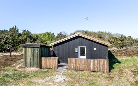 Sara - 2.5Km from the Sea: 
