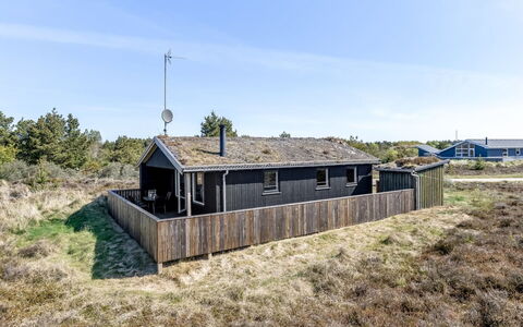 Sara - 2.5Km from the Sea: Herbe, Maison, Toit, Domicile, Chalet, Arbuste, Lot Terre, Zone Rurale, Ferme, Couverture De Sol