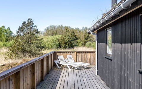 Sara - 2.5Km from the Sea: Herbe, Maison, Toit, Domicile, Chalet, Arbuste, Lot Terre, Zone Rurale, Ferme, Couverture De Sol