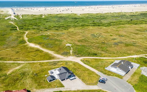 Betti - 300M from the Sea: Herbe, Maison, Toit, Domicile, Chalet, Arbuste, Lot Terre, Zone Rurale, Ferme, Couverture De Sol