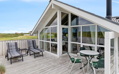 Betti - 200M from the Sea: 