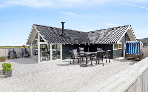 Betti - 300M from the Sea: Herbe, Maison, Toit, Domicile, Chalet, Arbuste, Lot Terre, Zone Rurale, Ferme, Couverture De Sol